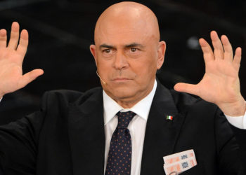 A due giorni dalle elezioni politiche Maurizio Crozza torna con la pungente e inconfondibile satira di “Fratelli di Crozza”